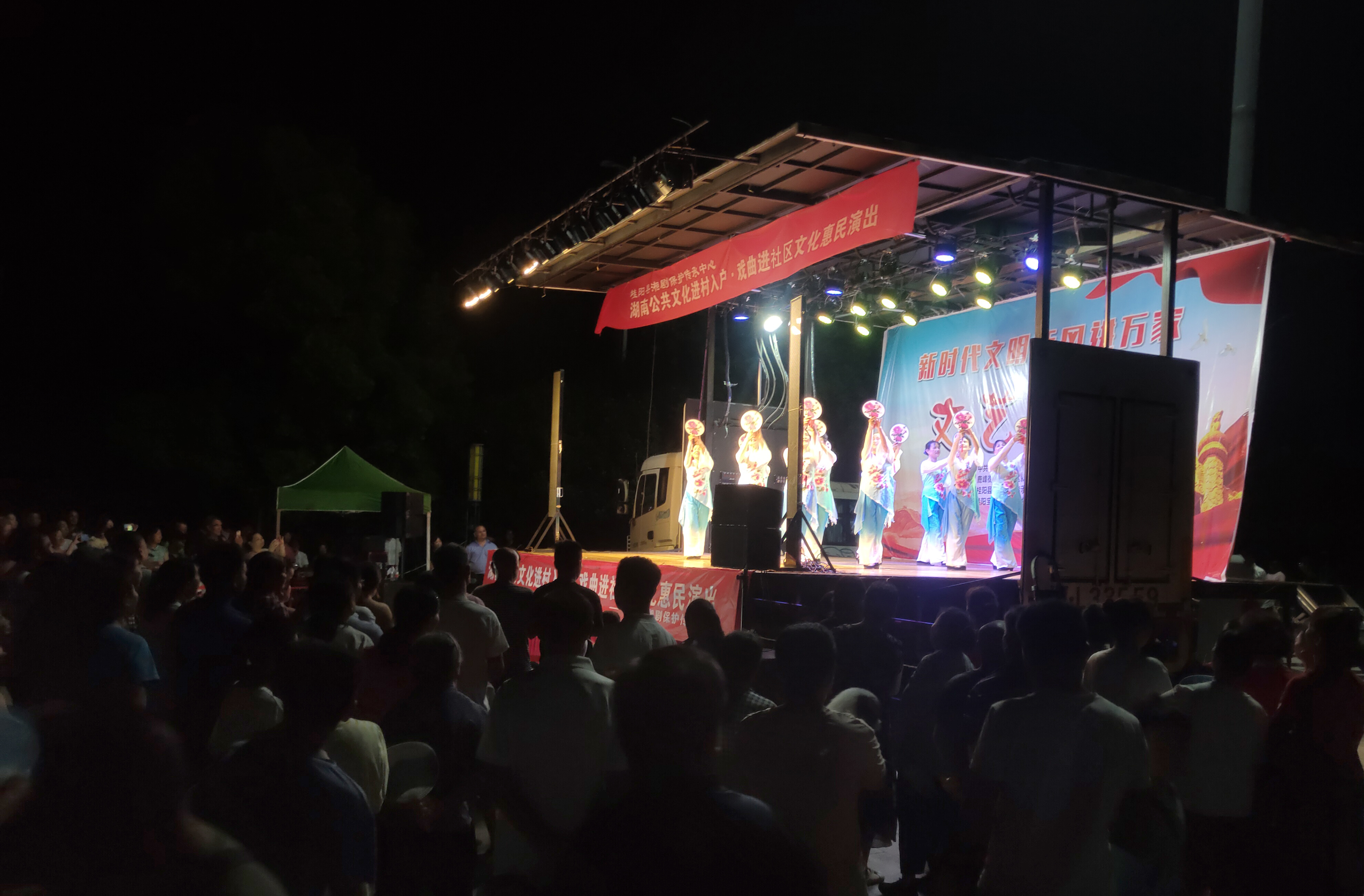 7月16日北麓社区宝山二村财富广场进社区演出 (5) 7月16日北麓社区宝山二村财富广场进社区演出 (5).jpg