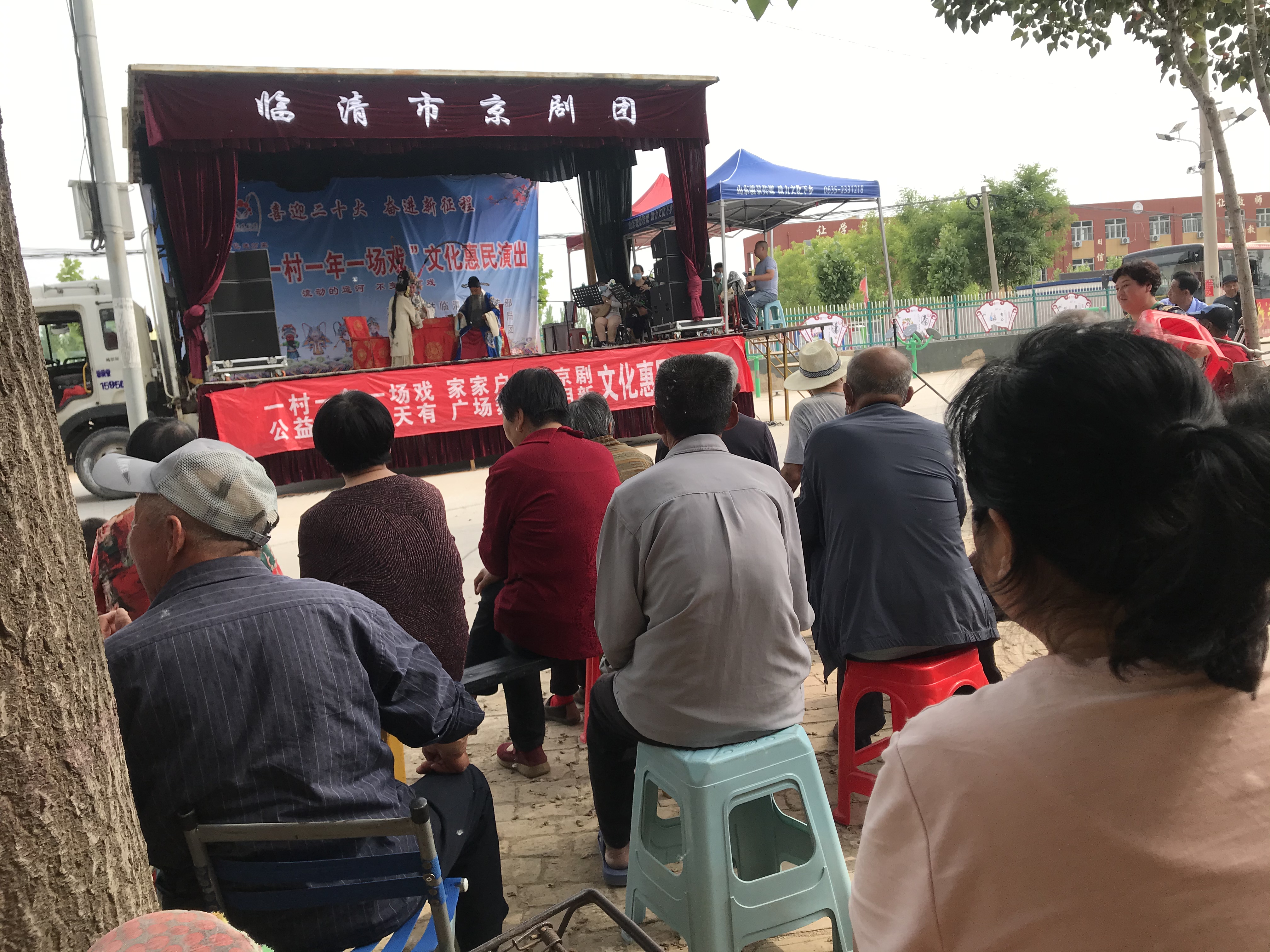 ”2022年一村一年一场戏“