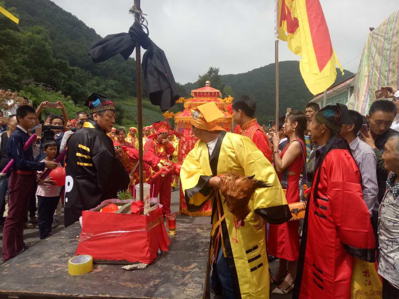 拦车马展演.jpg