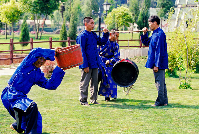 传承人陶元明表演铜鼓舞-(4)