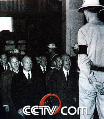 东京审判——被押送至法庭的日本甲级战犯们.jpg?v=1714164129477