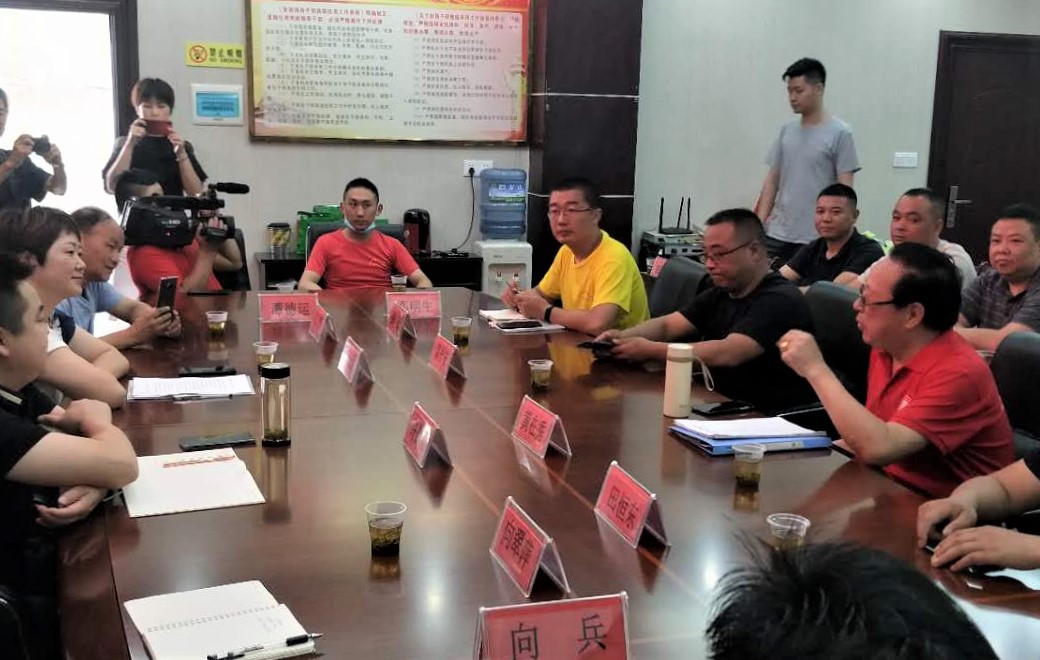 在资丘座谈1 在资丘座谈1.jpg