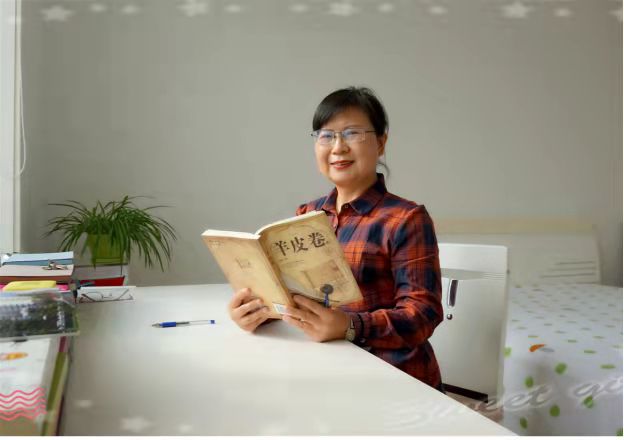 周文英 周文英.jpg?v=1763162552151