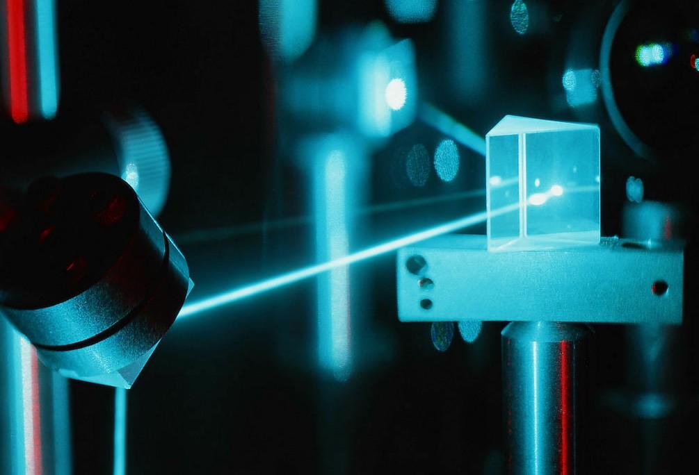 激光发射自适应光学系统