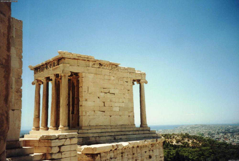 胜利女神殿采用爱奥尼亚柱式建造