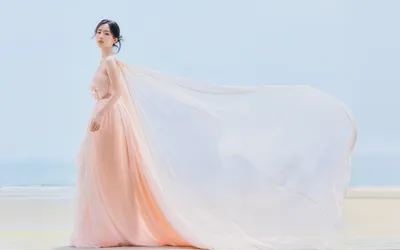 海边轻纱美人 海边 婚纱 粉色 4K