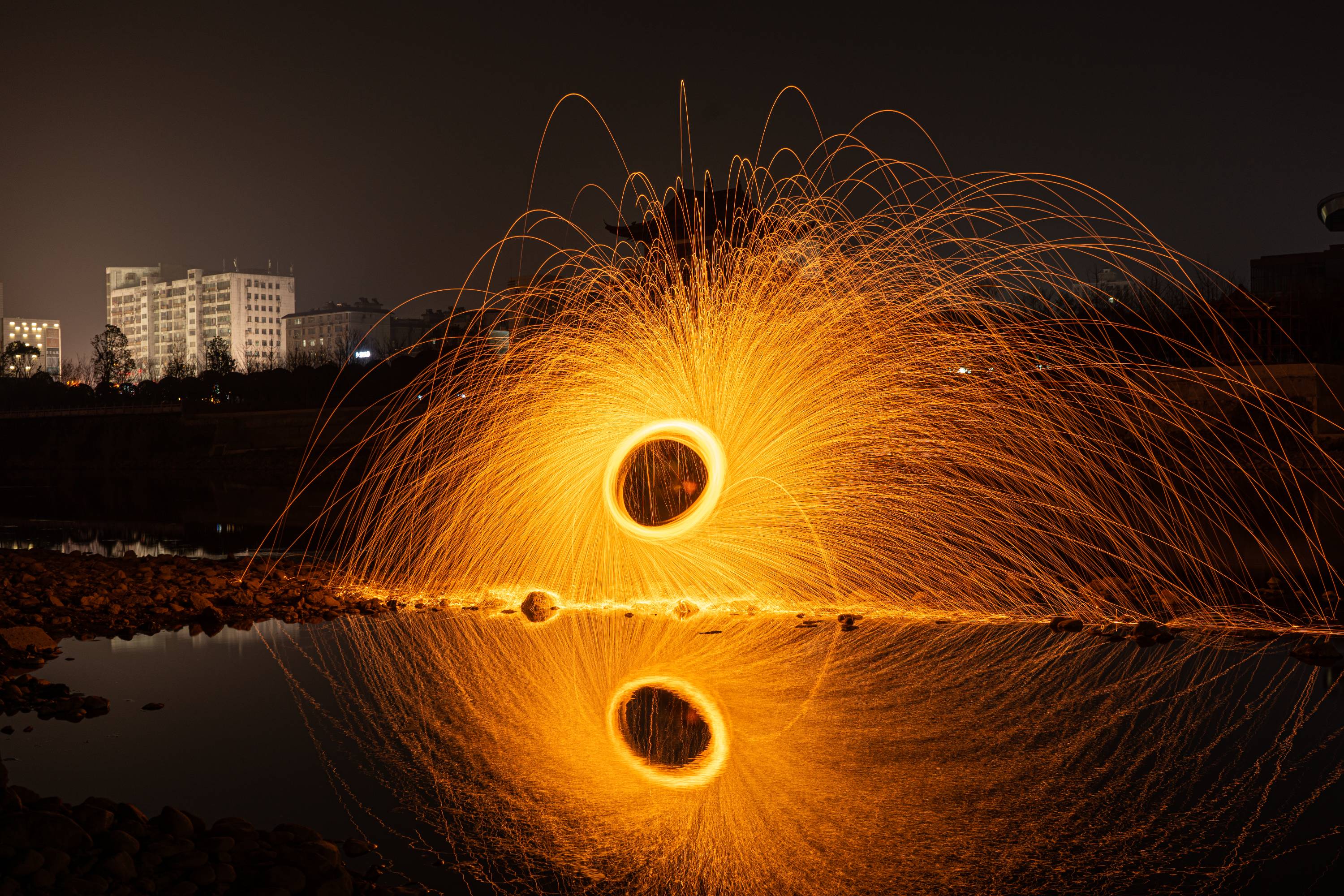 过年了还是得玩点火光闪闪的东西