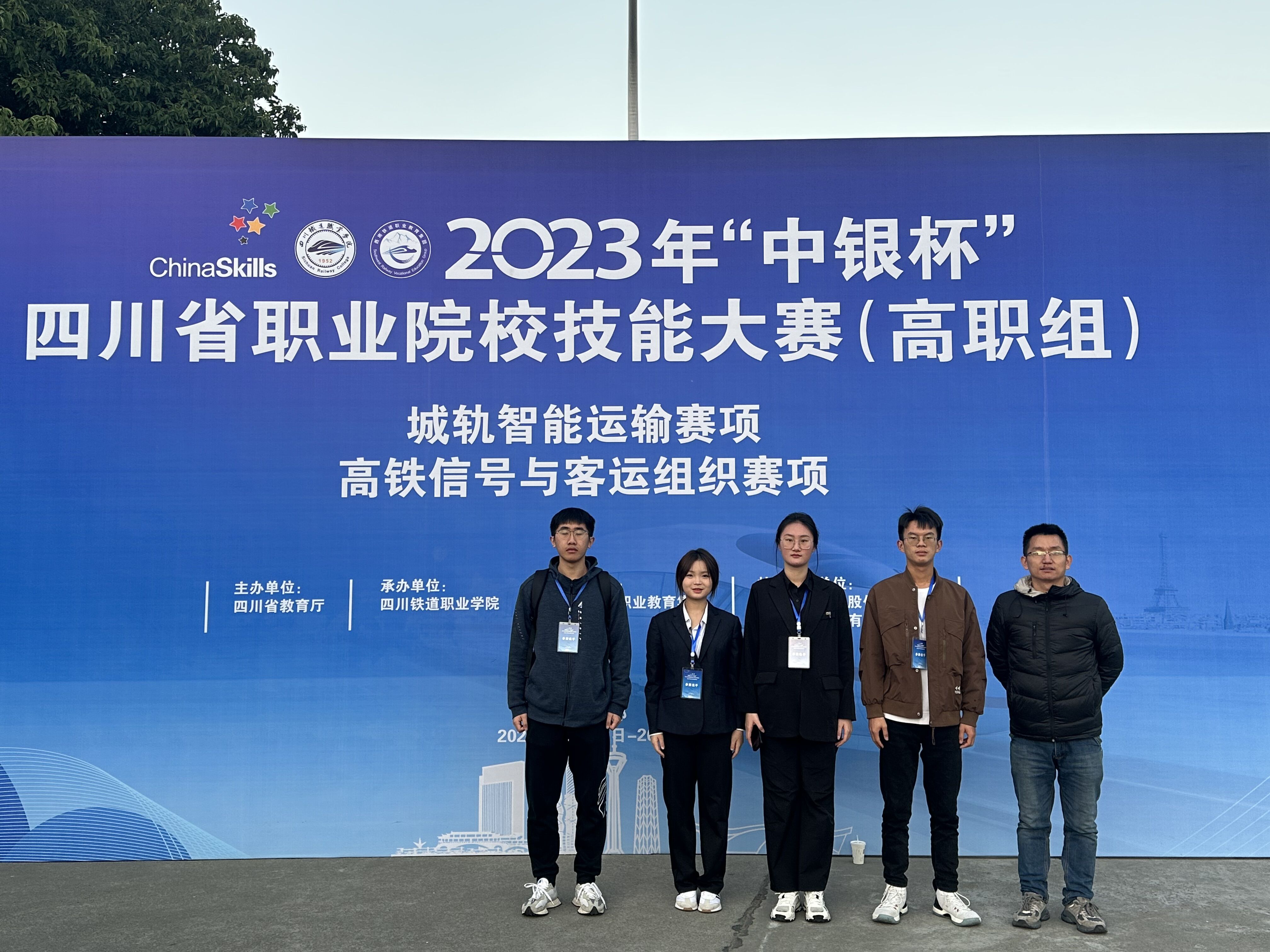 比赛师生留影.jpg