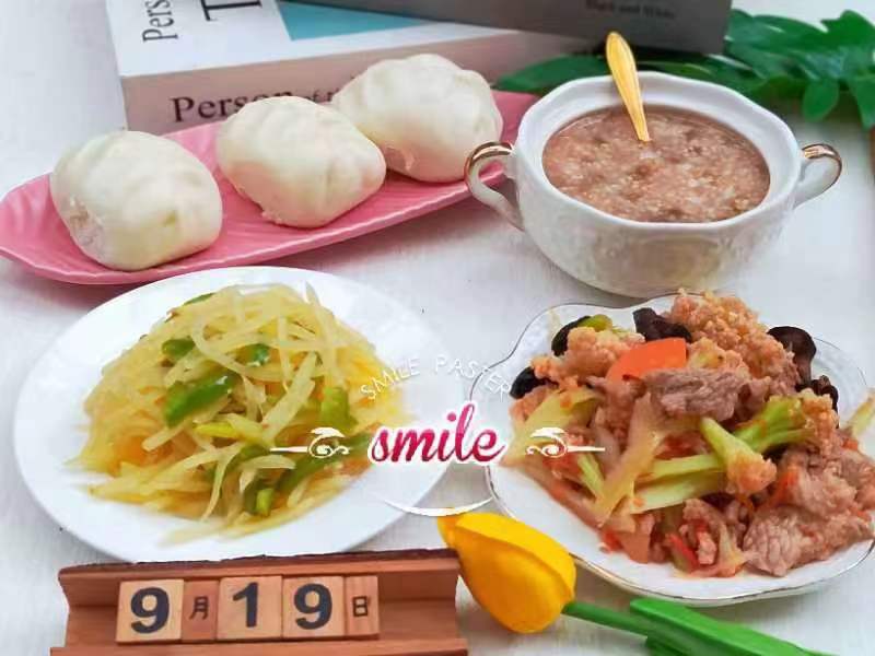 花菜茄汁肉片醋溜土豆丝绿豆小米粥红豆包.jpg