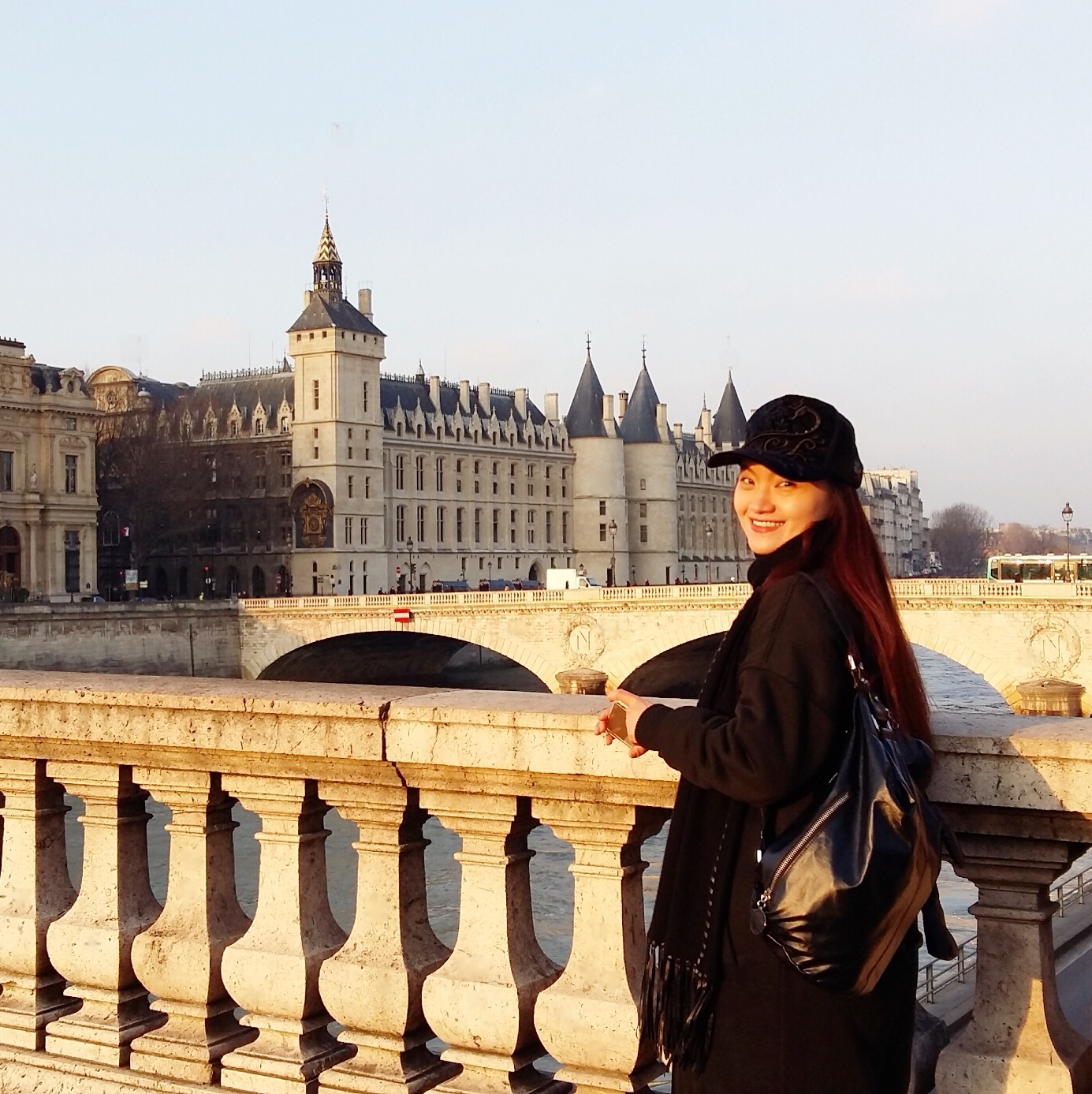 姜影 讲师 / 四川美术学院毕业于四川美术学院美术学系,现任教于四川