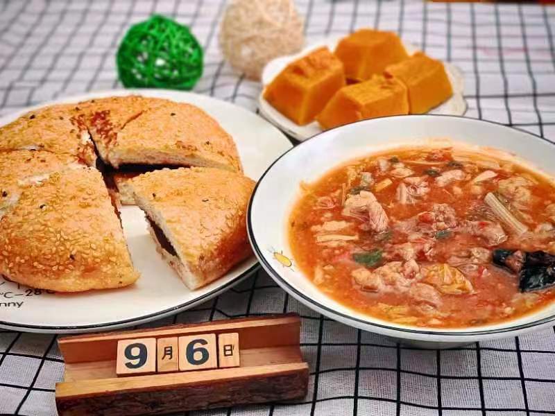 酸汤酥肉,蒸南瓜 黄金饼.jpg