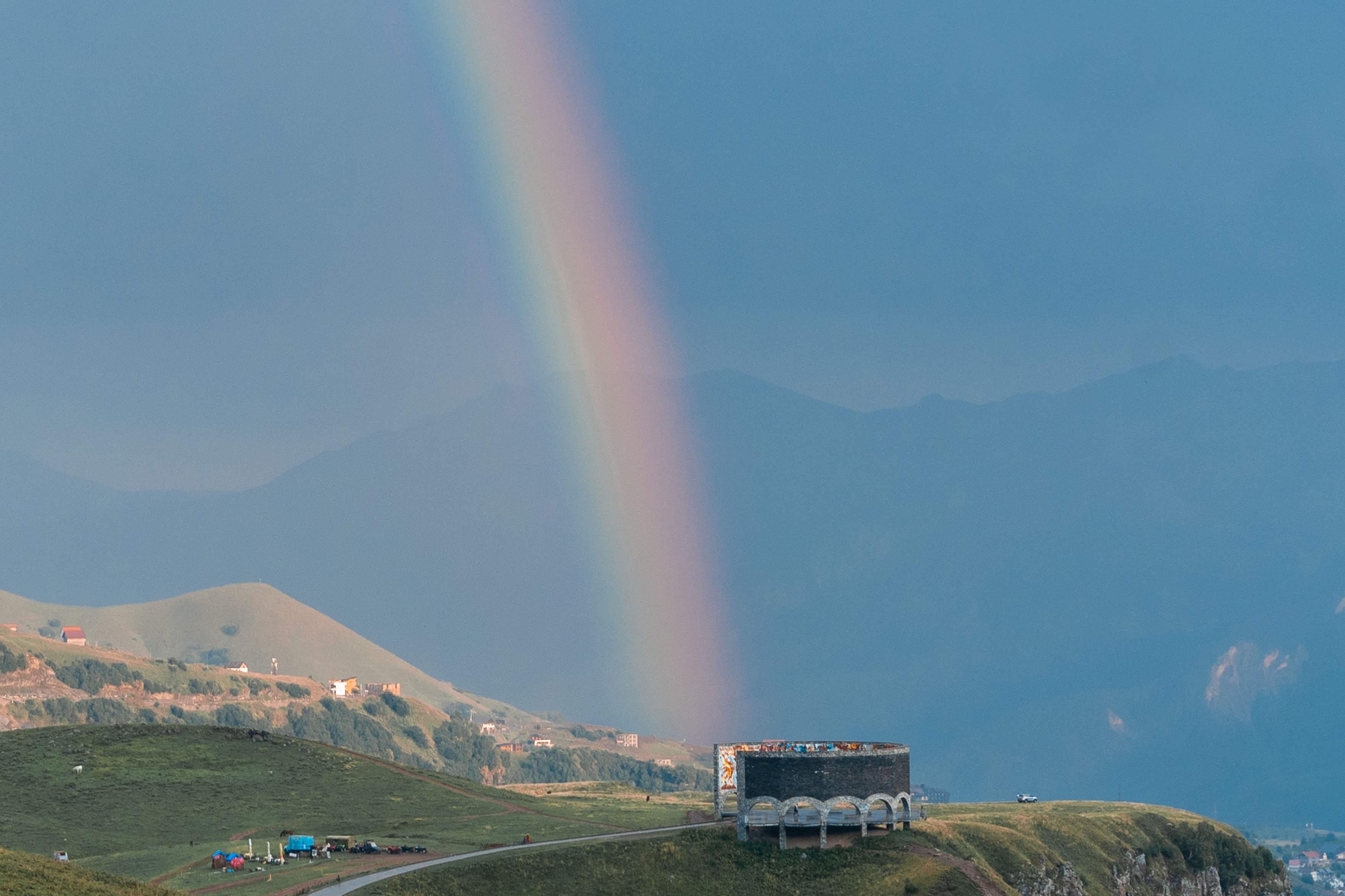 爱未必会因为没有回应而死掉……