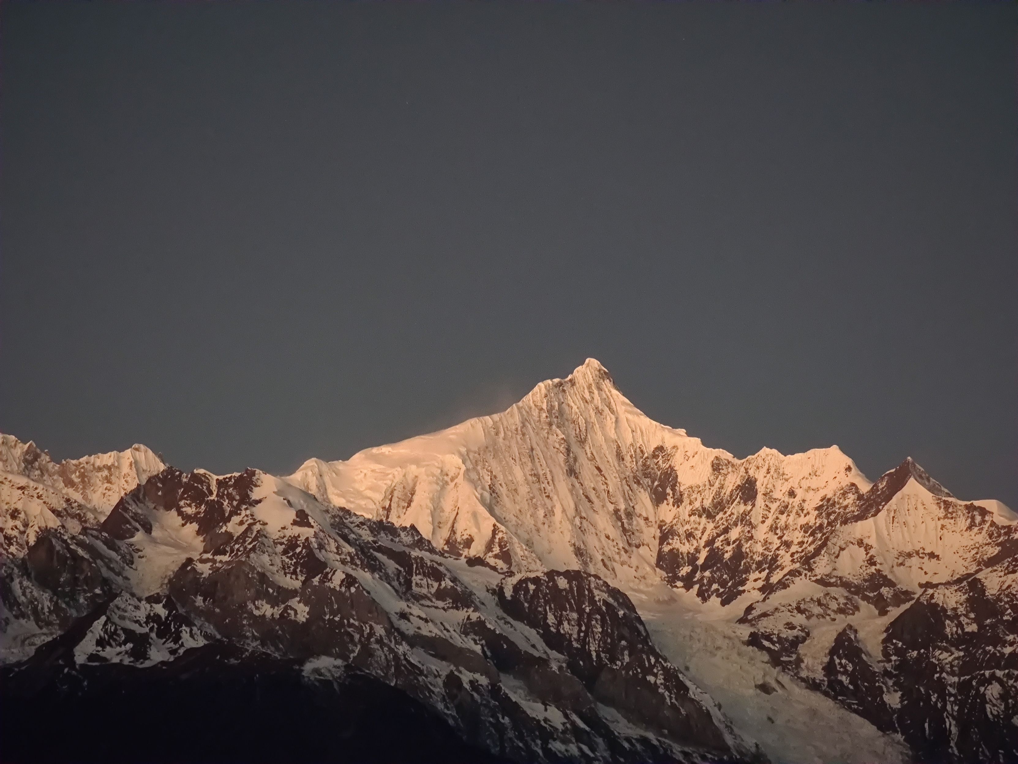 日照金山