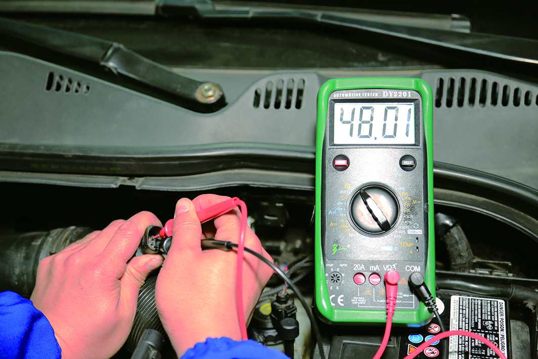 P8- 进气温度传感器电源电压的检测.png