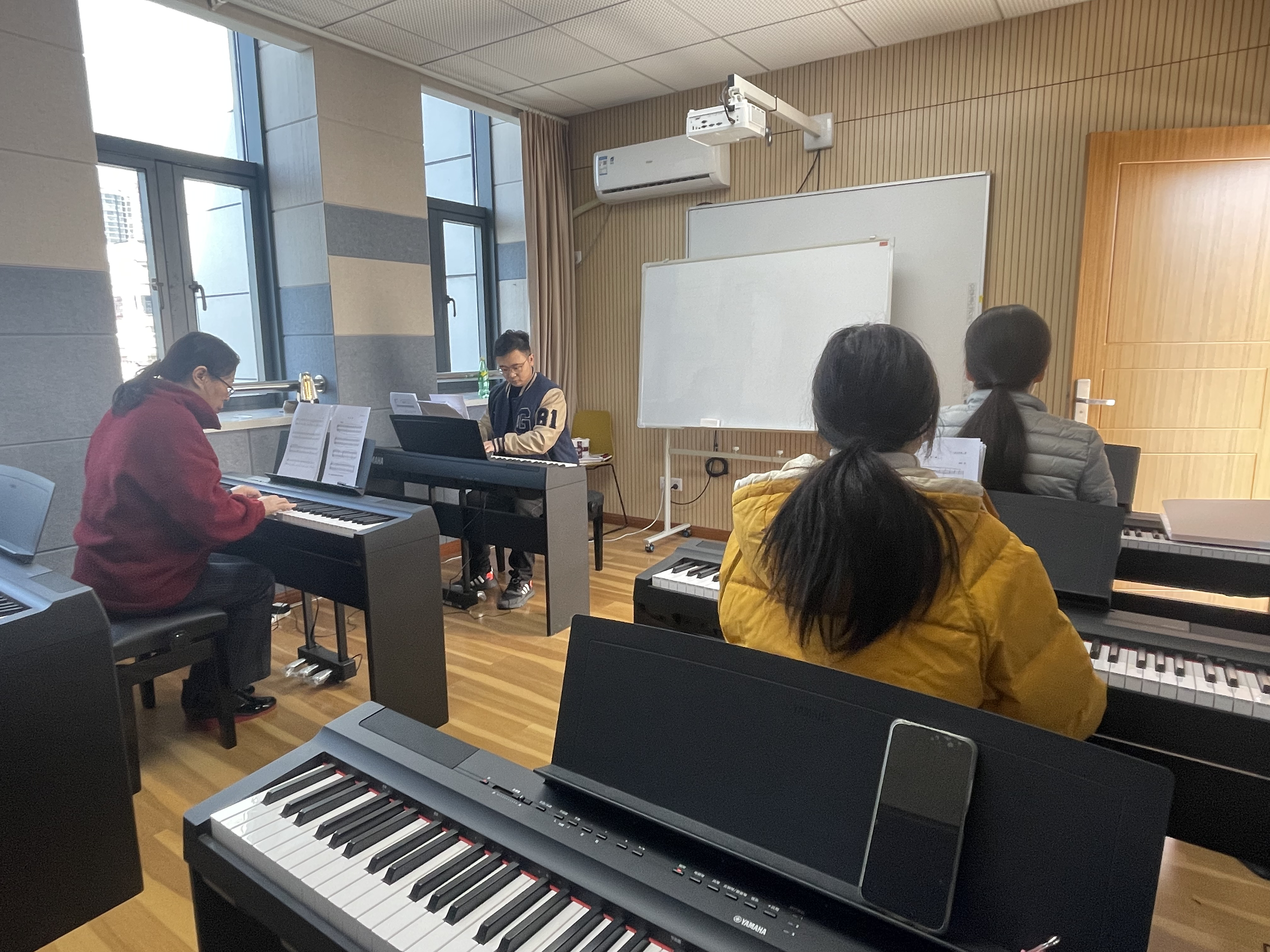 钢琴培训室2