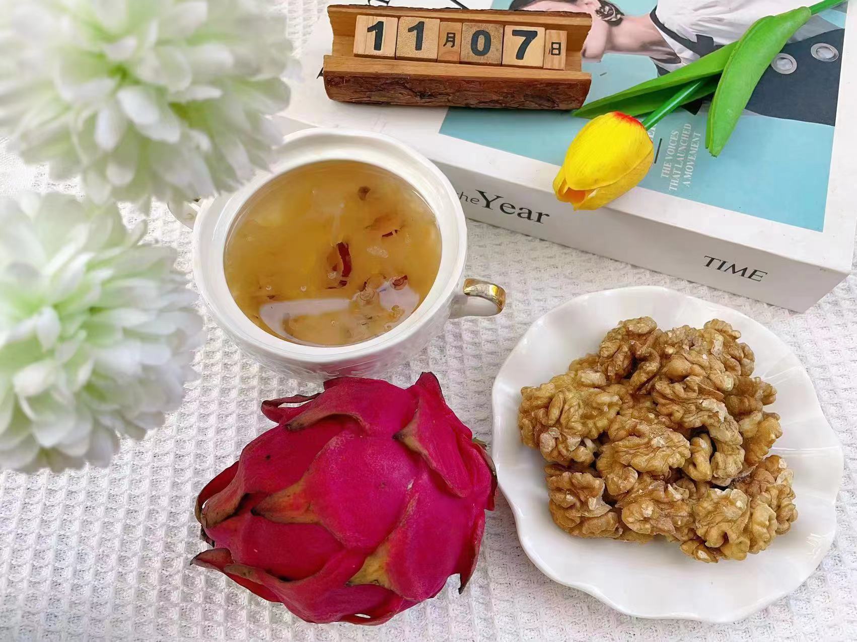 火龙果核桃银耳红枣水.jpg