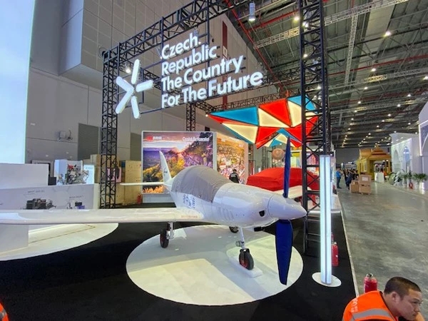 捷克鲨鱼飞机.jpg