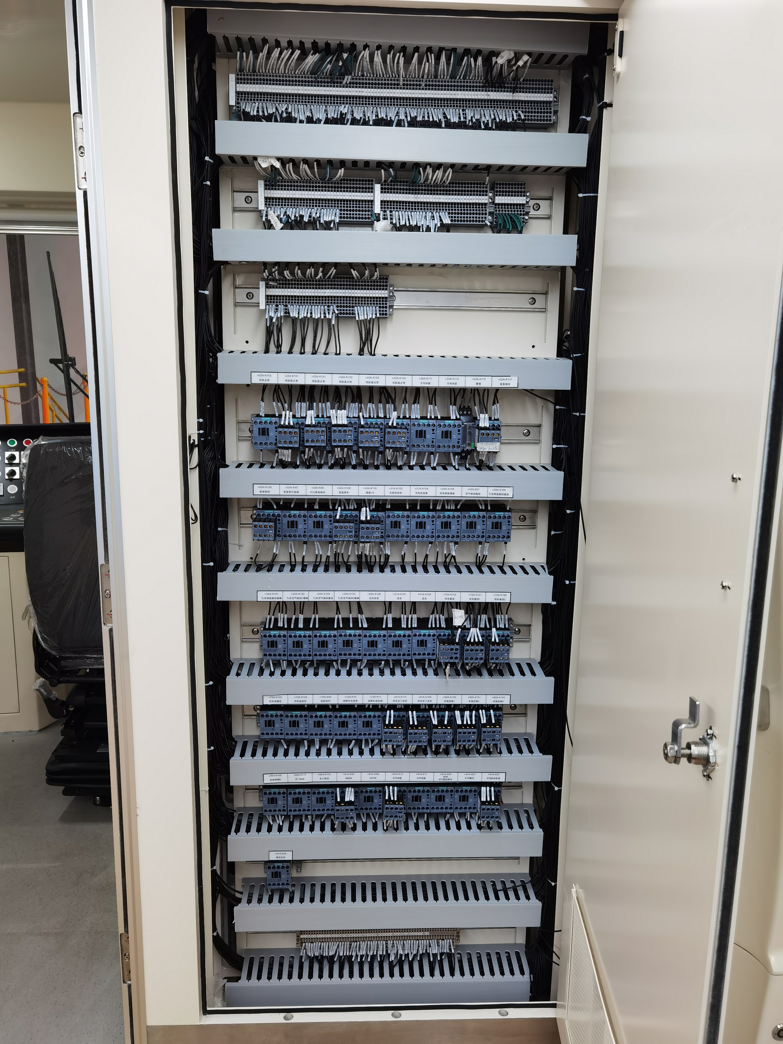 控制柜2.jpg