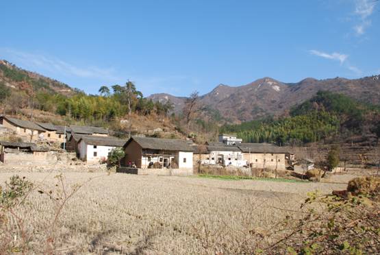 16泗洲山抗日石刻群位于湖北省罗田县胜利镇周家垸村垸内的泗洲山中.