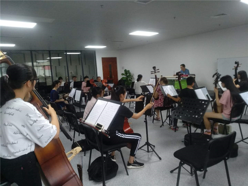 金湾民族乐团排练